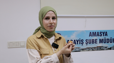 Amasya'da polis memuru yolda bulduğu altını sahibine ulaştırdı
