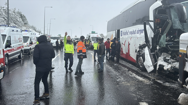 Anadolu Otoyolu'nun Bolu Dağı geçişinde zincirleme kaza nedeniyle yol ulaşıma kapandı
