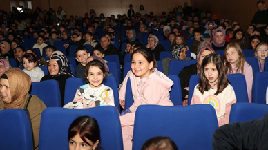 Bafra'da çocuklar tiyatro ile buluştu