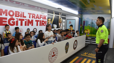 Boyabat'ta öğrenciler, Mobil Trafik Eğitim Tırı'nda trafik kurallarını öğrendi