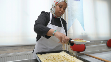 Cibutili öğrenci, mantı ve baklava gibi Türk lezzetlerini yapmayı öğrendi