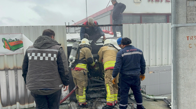 Düzce'de depoda çıkan yangında hasar oluştu