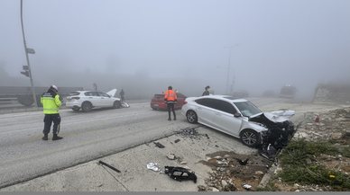 Düzce'de iki otomobilin çarpışması sonucu 6 kişi yaralandı
