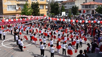 Gerze ve Boyabat'ta 23 Nisan Ulusal Egemenlik ve Çocuk Bayramı törenlerle kutlandı