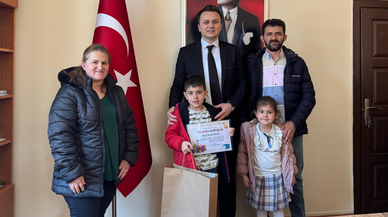 Gerze'de en çok kitap okuyan öğrenciler ödüllendirildi