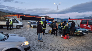 Karabük'te kamyonetle çarpışan otomobilde bir kişi yaralandı