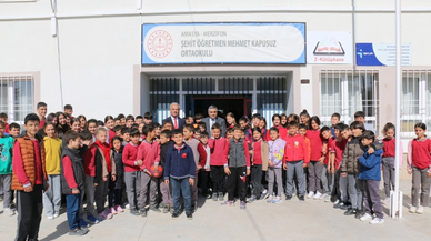 Merzifon Kaymakam Karaaslan, okulları ziyaret etti