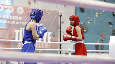 Samsun'da 22 Yaş Altı, Genç ve Yıldız Kadınlar Türkiye Boks Şampiyonası sürüyor