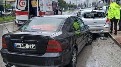 Samsun'da 3 aracın karıştığı trafik kazasında 5 kişi yaralandı