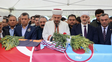 Sanatçı Volkan Konak memleketi Trabzon'da son yolculuğuna uğurlandı