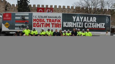 Sinop’ta öğrenciler, trafik kurallarını Mobil Trafik Eğitim Tırı'nda öğrendi