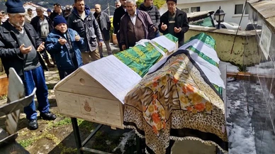 Sinop'ta trafik kazasında ölen karı, koca toprağa verildi