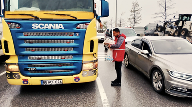 Türk Kızılay, Samsun'da kar nedeniyle yolda mahsur kalanlara ikramda bulundu
