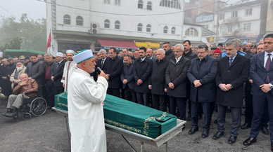 Ulaştırma ve Altyapı Bakanı Uraloğlu, Trabzon'da akrabasının cenaze törenine katıldı