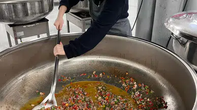 Zonguldak BEUN aşçılık öğrencilerinden depremzedelere "Gönül Mutfağı" desteği