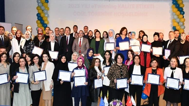 Başarılı Olan Öğretmen ve Okullara Ödülleri Verildi