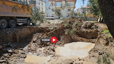 Boru Patladı, Cadde Bir Anda Sular Altında Kaldı