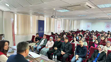 Demirkıran Tecrübelerini Öğrencilerle Paylaştı