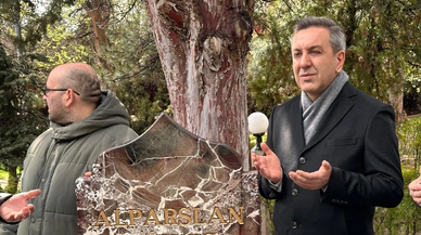 Dere, Türkeş'i Andı