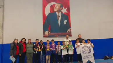 Floor Curlingde Şampiyon İnkılap