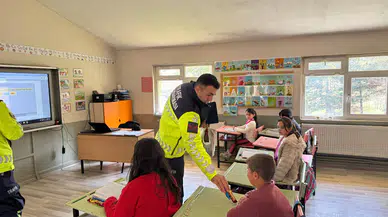 Jandarma Miniklere Trafik Eğitimi Veriyor