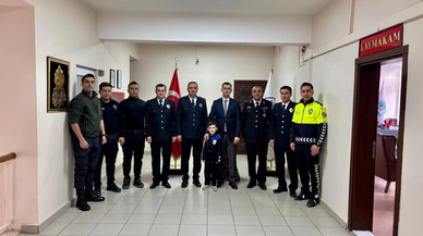 Kaymakam Yüce, Polisleri Kabul Etti