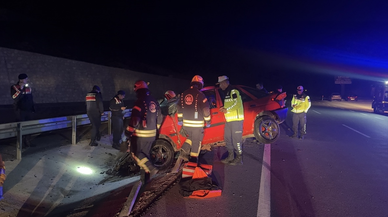 KOCAELİ - Bariyere çarpan otomobildeki 2 kişi öldü