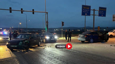 Ölüm Kavşağında Yine Kaza: 2 Yaralı
