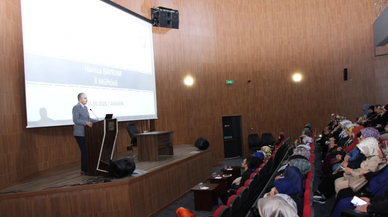 Amasya’da “Fıtratın Korunmasında Ailenin Rolü” konulu konferans düzenlendi