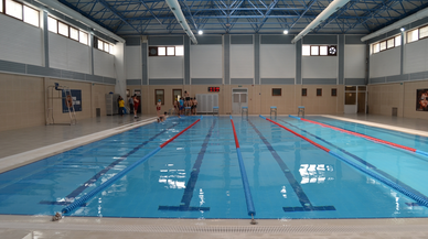 Boyabat'ta yenilenen yarı olimpik yüzme havuzu hizmete açıldı