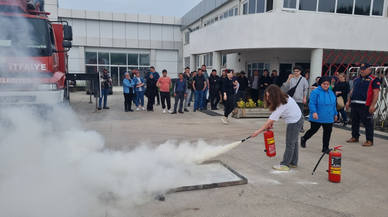 Gerze'de fabrika çalışanlarına yangına müdahale eğitimi verildi