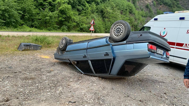 Karabük'te devrilen otomobildeki 2 kişi yaralandı