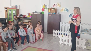 Miniklere Suyun Önemi Anlatılıyor