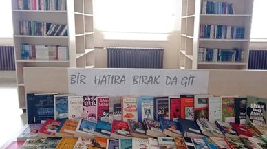 Ladik'te lise son sınıf öğrencilerinden kitap bağışı
