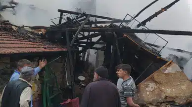 Tokat'ta çıkan yangında iki katlı ev kullanılamaz hale geldi