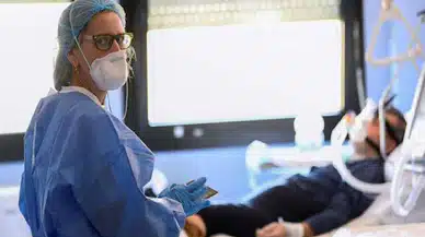 İspanya'da sağlık çalışanı 20 gün arayla iki kez Covid oldu