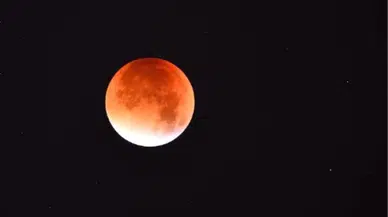 Ay Neden Turuncu Olur?