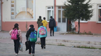 15 Tatil Ne Zaman? Okullar Ne Zaman Kapanacak? (2023-2024 MEB Sömestr Tatili Tarihi)