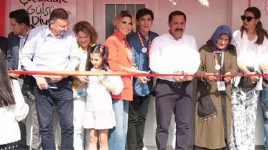 Gülben Ergen, Hatay'da Açtığı Okula Zelzelede Ölen Taha Duymaz'ın İsmini Verdi