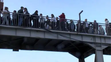 Küçükçekmece Beşyol Metrobüs Durağı'ndaki Yenileme Çalışmaları Yoğunluk Yaratıyor