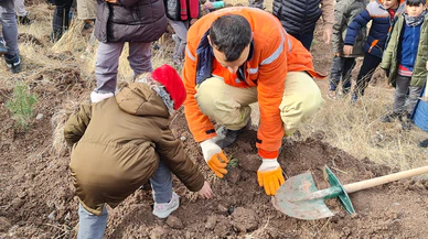 Binlerce Fidan Toprakla Buluştu
