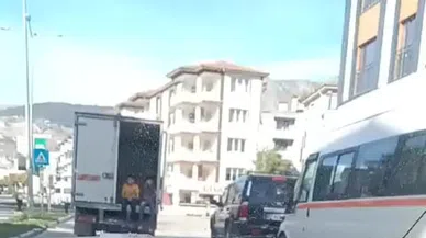 Amasya'da Çocukların Kamyonet Kasasındaki Tehlikeli Yolculuğu