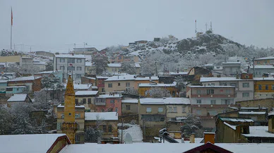 Bayburt'ta Kar ve Soğuk Hava Etkili Oluyor