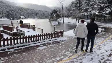 Gölcük Tabiat Parkı'nda Kar Kalınlığı 10 Santimetreye Ulaştı