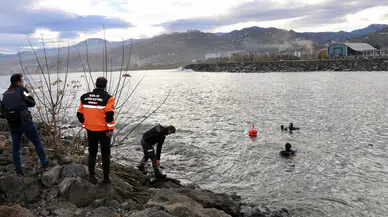 Güncelleme - Trabzon'daki Fırtınada Dalgalara Kapılan 2 Öğrenciyi Arama Çalışmaları Devam Ediyor