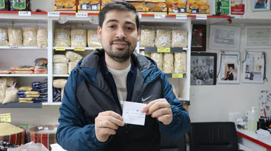 Kapalı Dükkanın Önündeki Süpürgeyi Aldı "İbanınıza Yollayayım Tutarı" Notunu Bıraktı