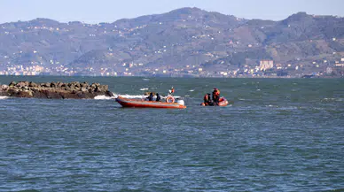Trabzon'daki Fırtınada Dalgalara Kapılan 2 Kişiyi Arama Çalışmalarına Ara Verildi