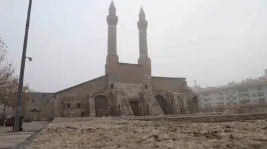 8 Asırlık Medreseye Sprey Boyayla Yazılan Yazılar, Cezasız Kalmadı