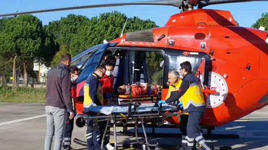 Acı Haberi Babasına Haber Vermeye Giderken Kazada Yaralanan Genç Kız Ambulans Helikopterle Hastaneye Kaldırıldı