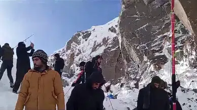 Ağrı’da Kepçe Devrildi: 4 Meyyit